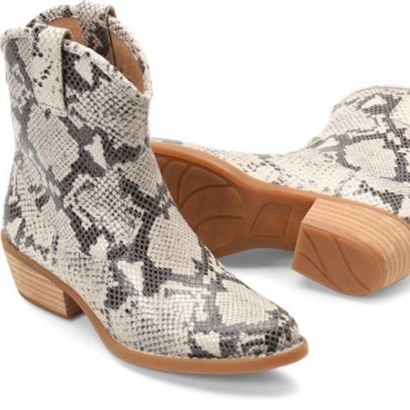 Born Wynd Leather Western Booties 